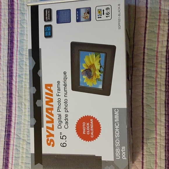 Sylvania SDPF651-B  6.5 " Digital Photo Frame - Picture 13 of 13